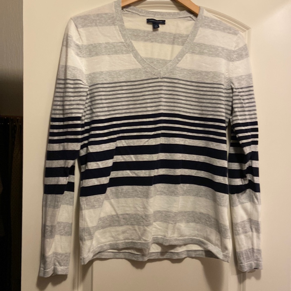 Tommy Hilfiger womens sweater top.